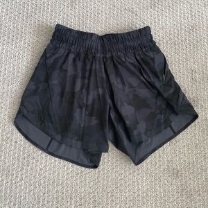 lululemon track that shorts - perfect condition